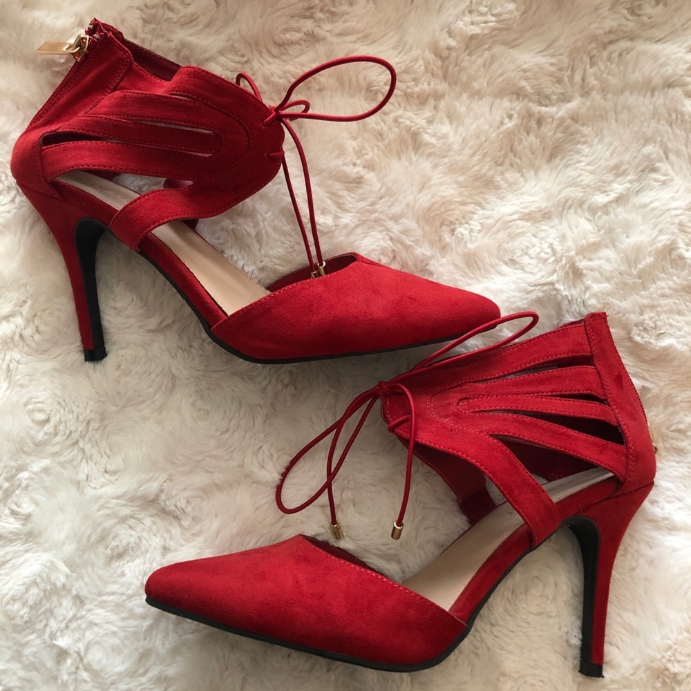 Red Tie Front Heels (wide width)